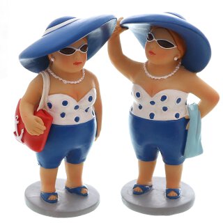 dekorative witzige kleine Dekofigur Strandlady mit Badetuch oder Badetasche blau-weiß