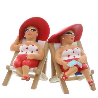 dekorative witzige kleine Dekofigur Strandlady im Liegestuhl mit Buch oder ohne Buch rot-weiß