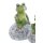 lustiges Dekoobjekt als Gartendeko Frosch auf Stein mit Schriftzug Willkommen