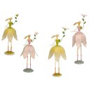originelle dekorative Osterhasen-Dame aus Metall im Blütenkleid mit Blume aus Metall in gelb-grün oder rosa-weiß